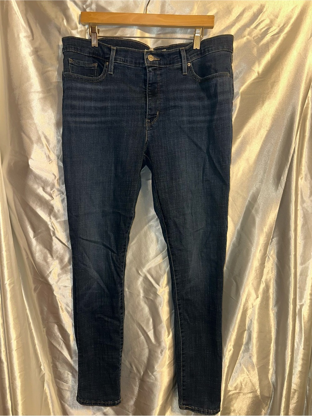 311 Levi's Women's Navy Shaping Skinny Jeans 34x32